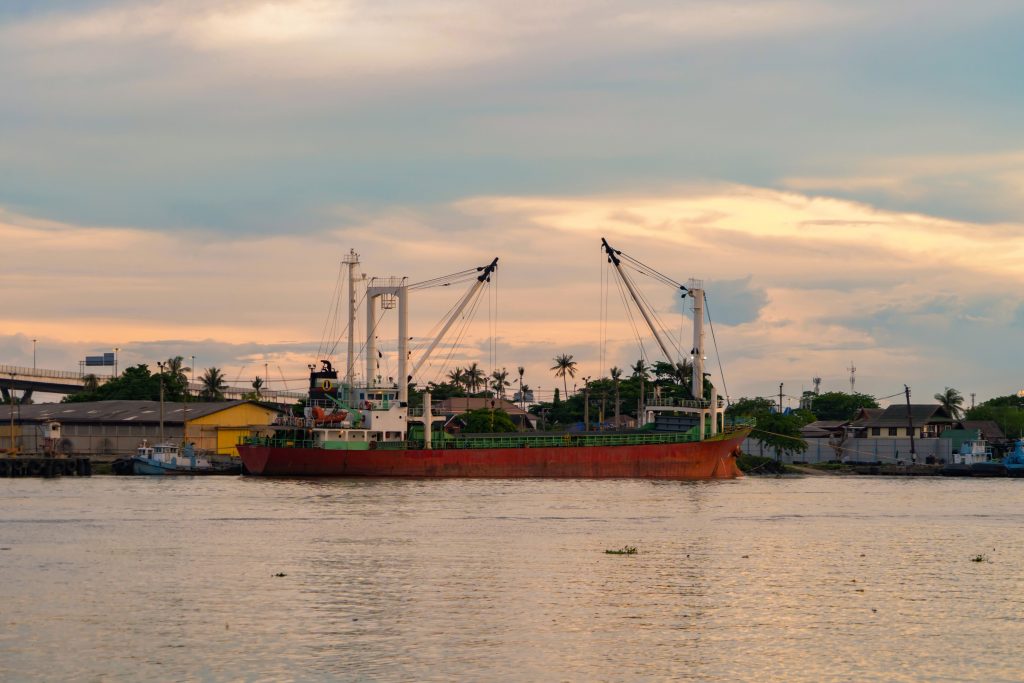 Importer of Record vs Consignee: Key Differences You Need to Know! Cover Image 002675